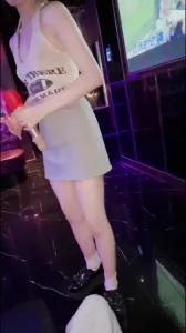 偷偷操了大舅家女孩半年！在KTV激情开操 年纪小就是听话叫床也是没谁